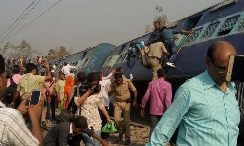 यूपी में राज्यरानी एक्सप्रेस के आठ डिब्बे पटरी से उतरे, 80 लोंग घायल राहत और वचाव कार्य जारी