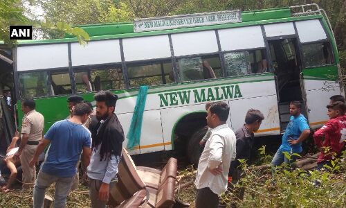 हिमाचल में बस हादसा: 10 की मौत 30 घायल