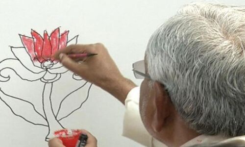 कमल में भर दिया रंग नीतीश ने, क्या है इसके मायने जाने जरुर कमल में भर दिया रंग नीतीश ने, क्या है इसके मायने जाने जरुर