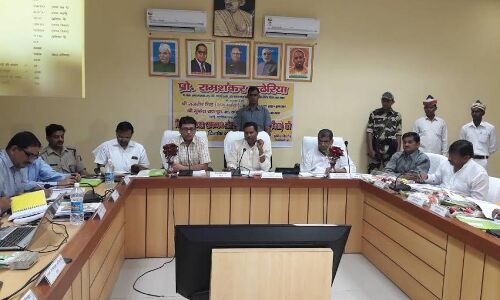 एटा में एससी एसटी आयोग के चेयरमैन रामशंकर कठेरिया ने ली बैठक एटा में एससी एसटी आयोग के चेयरमैन रामशंकर कठेरिया ने ली बैठक