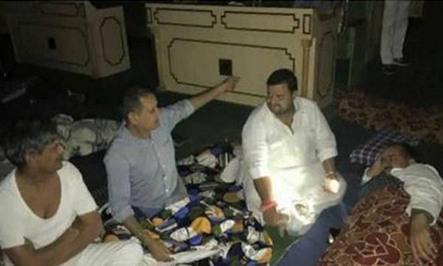 कांग्रेस विधायकों का सदन में अनिश्च‍ितकालिन धरना, इस तरह सदन में गुजारी रात