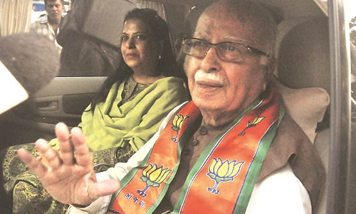 आडवानी की बेटी हो सकती है कांग्रेस में शामिल, लड़ेंगी लोकसभा चुनाव? आडवानी की बेटी हो सकती है कांग्रेस में शामिल, लड़ेंगी लोकसभा चुनाव?