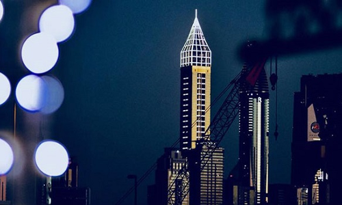 ये है दुनिया का सबसे ऊंचा होटल, इसमें है सोने के दरवाजे से लेकर पूल बार तक...