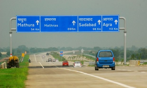 मथुरा में एक्सप्रेसवे पर हादसा चार की मौत