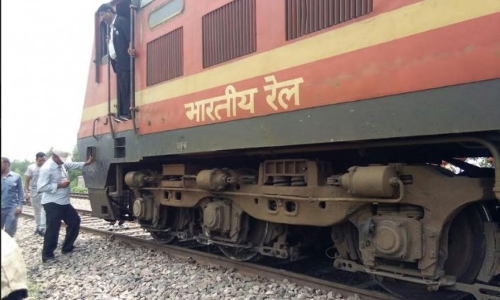 बरेली में अमरनाथ एक्सप्रेस ट्रेन पलटते पलटते बची, हो सकता था बड़ा हादसा