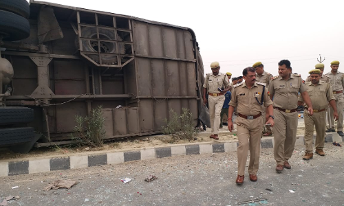 मैनपुरी सडक हादसा