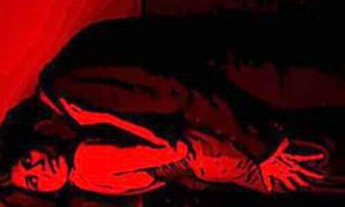 5 साल के बच्चे से कुकर्म कर पूरा वीडियो भी बनाया, आरोपी गिरफ्तार 5 साल के बच्चे से कुकर्म कर पूरा वीडियो भी बनाया, आरोपी गिरफ्तार