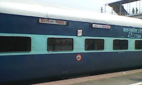 इलाहाबाद: ब्रह्मपुत्र मेल में गर्मी से छह माह के बच्चे की मौत, सवारियों ने किया जमकर हंगामा इलाहाबाद: ब्रह्मपुत्र मेल में गर्मी से छह माह के बच्चे की मौत, सवारियों ने किया जमकर हंगामा