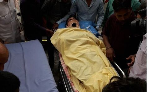 बदमाशों की गोली से घायल डॉ. कफील के भाई की बिगड़ी तबीयत, लखनऊ किया रेफर