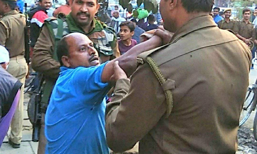 रसूखदारों को मोहलत दे दी,मैं गरीब था इसलिए मेरी दुकान तोड़ दी.....