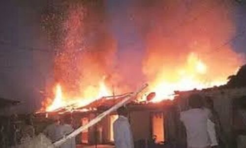 जम्मू-कश्मीर: SSB कैंप कार्यालय और 45 दुकानों में लगी आग, करोड़ों की संपत्ति जलकर राख