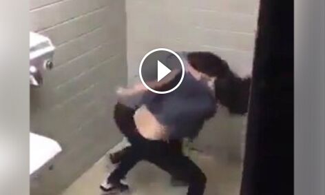 इतनी भयंकर लड़ाई का वीडियो नहीं देखा होगा अपने जीवन में!