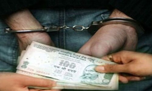 विजीलैंस द्वारा एएसआई और पटवारी रिश्वत लेते पकडे