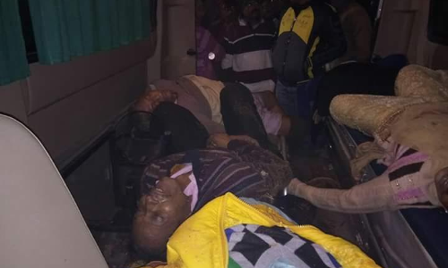 हरदोई : तालाब में गिरी कार, 5 लोगों की मौत हरदोई : तालाब में गिरी कार, 5 लोगों की मौत