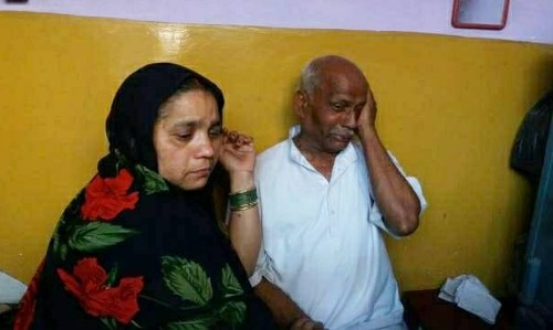 बातों में उलझाकर 7 लाख से अधिक का सोना ले भागा बातों में उलझाकर 7 लाख से अधिक का सोना ले भागा