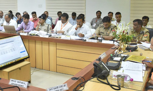 सीएम ने जनपद एटा के विकास कार्यों एवं कानून-व्यवस्था की समीक्षा की