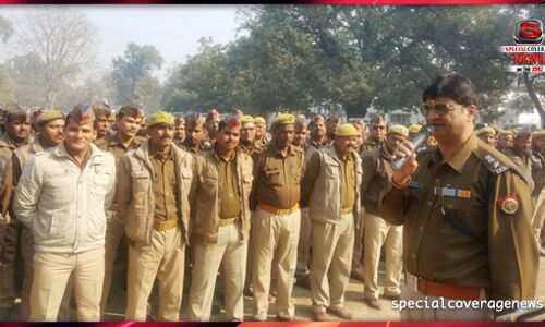 हरदोई पुलिस अधीक्षक ने UP100 की गाड़ियों में लगे पुलिस कर्मचारियों से की मीटिंग