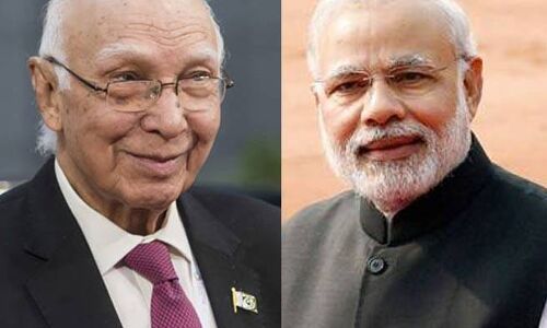 अमृतसर: सरताज अजीज से पीएम नरेंद्र मोदी ने मिलाया हाथ, पर नहीं हुई बात