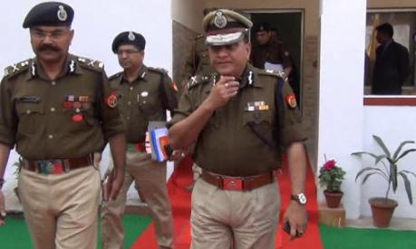डीजीपी नॉएडा एसएसपी से हुए नाराज बोले, पुलिस अत्याचारी नहीं है अपराधियों के खिलाफ काम करती है - DGP ओपी सिंह