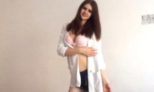 OMG...अपनी वर्जिनिटी नीलाम करना चाहती है ये लड़की, कारण जानकर चौंक जाएंगे!