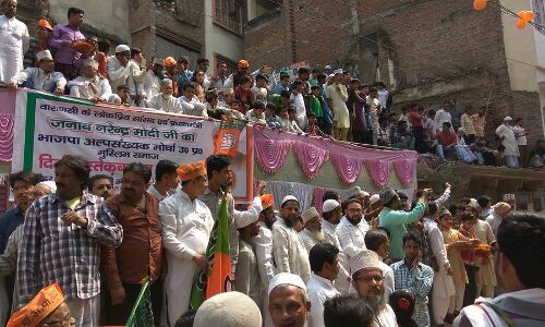 मोदी के साथ आये वनारस के मुस्लिम, विरोधीयों की उड़ीं हवाइयां