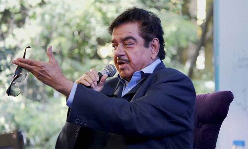 बीजेपी के शत्रु बोले, मोदी जी आप प्रधानमंत्री हो न कि गाँव के प्रधान, मची भाजपा में खलबली!