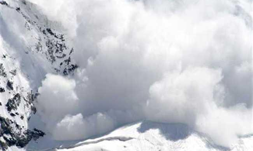 जम्मू-कश्मीर : कुपवाड़ा में हिमस्खलन की चपेट में आने से तीन जवानों की मौत, 1 घायल