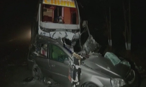 गुजरात में रफ्तार ने ली जान, बस और कार की जोरदार टक्कर से 7 की मौत