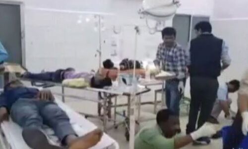 बिहार में बारातियों से भरी बस गड्ढे में गिरी, 8 की मौत, 36 घायल