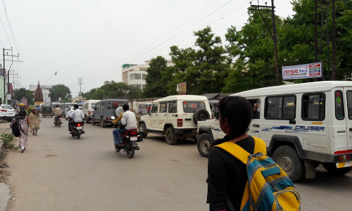 दबंगो के दम पर चल रहा अवैध स्टैंड, पुलिस के लिए चुनौती