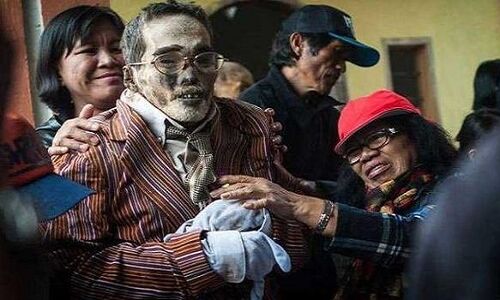 यहां मौत पर नहीं मनाते कोई मातम, शव के साथ करते है ऐसा व्यवहार