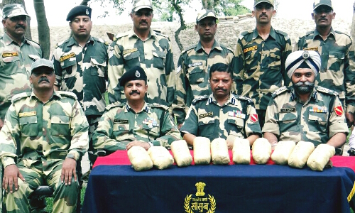 पाकिस्तानी तस्करों ने भारत के बार्डर पर अरबों की हेरोइन भेजी, मचा हडकम्प