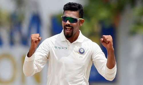 मैच के दौरान अंपायर ने लगाए जबरदस्त ठुमके, वीडियो देख नहीं रुकेगी हंसी