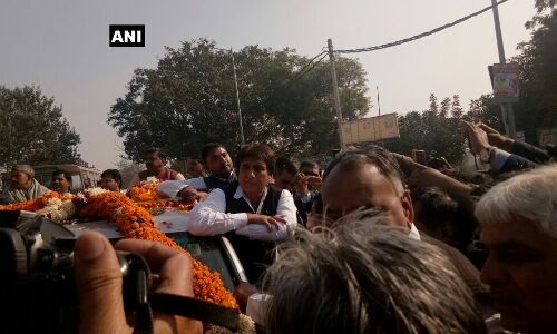 गाजियाबाद: पुलिस और कांग्रेसियों में झड़प, हिरासत में लिए गए राज बब्बर