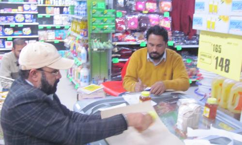 मिलावट खोर व नकली माल बेच रहे व्यापारियों को नहीं बखसूँगा - ढिल्लो मिलावट खोर व नकली माल बेच रहे व्यापारियों को नहीं बखसूँगा - ढिल्लो