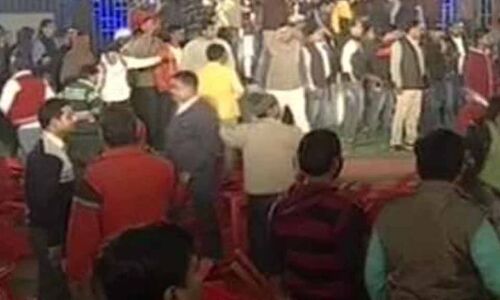 मारपीट बढ़ते देख भाजपा के राष्ट्रीय प्रवक्ता संबित पात्रा कार्यक्रम से निकल भागे