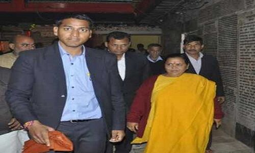केंद्रीय मंत्री उमा भारती अयोध्या पहुंची, रामलला का किया दर्शन