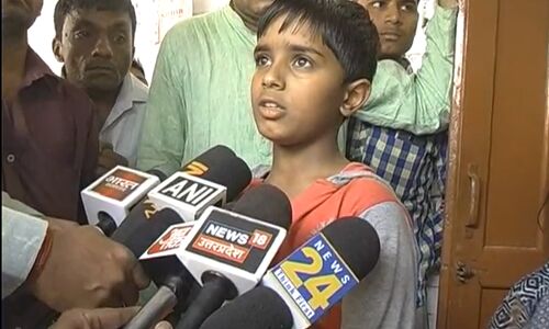 शहीद का बेटा बोला बड़ा होके लूंगा पिता बदला शहीद का बेटा बोला बड़ा होके लूंगा पिता बदला