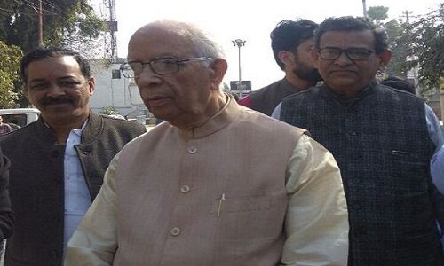 यूपी चुनाव LIVE : पश्चिम बंगाल के गवर्नर केसरी नाथ त्रिपाठी ने इलाहाबाद के GHS बूथ पर किया मतदान, लोगो से किया मतदान की अपील