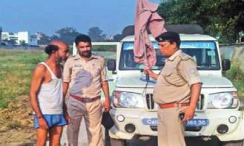 खुले में शौच को लेकर अनोखा अभियान, कई लोगों की लुंगी हुई जब्त