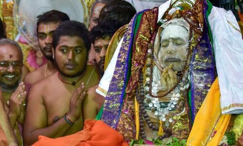 व्हाट्स ऐप पर ब्रह्मलीन जयेंद्र सरस्वती की फोटो लगाई थी, अनेकों पढ़े लिखे युवाओं ने पूछा कि यह हैं कौन? व्हाट्स ऐप पर ब्रह्मलीन जयेंद्र सरस्वती की फोटो लगाई थी, अनेकों पढ़े लिखे युवाओं ने पूछा कि यह हैं कौन?