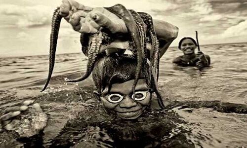 आखिर क्यों समुद्र में रहती है इंसानों की ये प्रजाति, जानें वजह