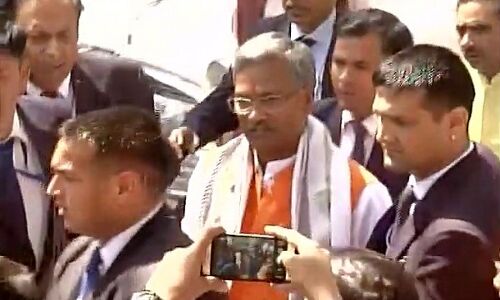 योगी के नक़्शे कदम पर उत्तराखंड के CM त्रिवेंद्र सिंह रावत, विधायकों से माँगा ब्यौरा योगी के नक़्शे कदम पर उत्तराखंड के CM त्रिवेंद्र सिंह रावत, विधायकों से माँगा ब्यौरा