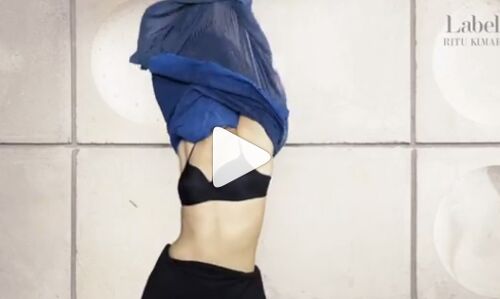 इस बॉलीवुड अभिनेत्री ने कपडे उतारकर सबको दिया ये चैलेंज, देखिए- VIDEO