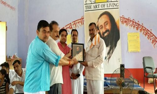 श्री श्री जी के आर्ट ऑफ़ लिविंग के छह दिवसीय शिविर का एटा के धुमरी कस्बा में हुआ समापन श्री श्री जी के आर्ट ऑफ़ लिविंग के छह दिवसीय शिविर का एटा के धुमरी कस्बा में हुआ समापन