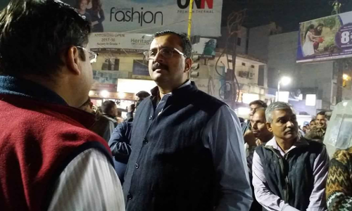 विकास कार्यो की धीमी गति पर सख्त हुए कमिश्नर,किसी पर FIR तो किसी पर जुर्माने का दिए आदेश