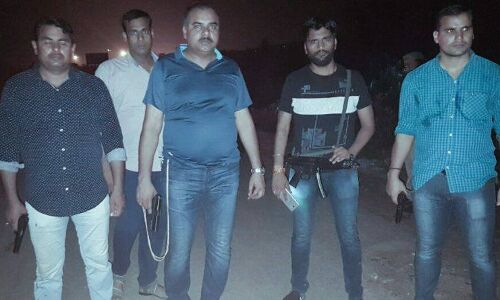 जेवर कांड - जेवर कांड बदमाशों से हुई पुलिस मुठभेड़, 4 बदमाश पकड़े एक के पैर मे लगी गोली