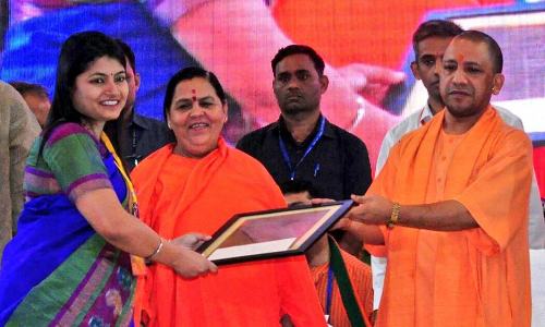 बी चंद्रकला समेत तीन आईएएस अधिकारी हुए सम्मानित