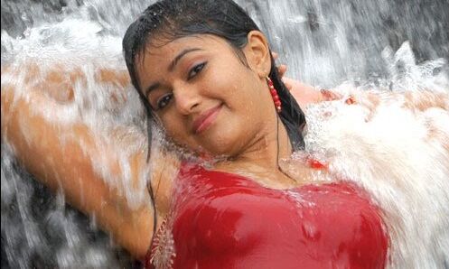 लडकियों में आते है ये 5 बड़े बदलाव, जब उन्हें किसी से हो जाता है प्यार