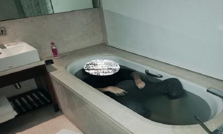 होटल के बाथटब में इस तरह मिली NRI महिला की लाश,  मचा हडकंप